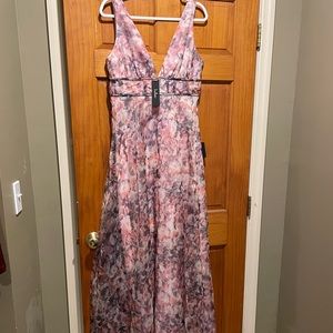 Beautiful floral dress, NWT, from Lulu’s.  Never worn.